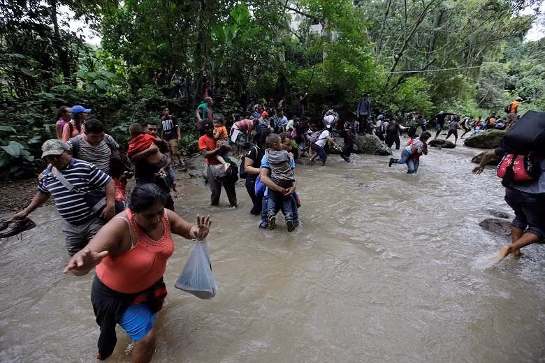 Người di cư Honduras chạy trốn đói nghèo, ầm ầm đổ về biên giới Mỹ