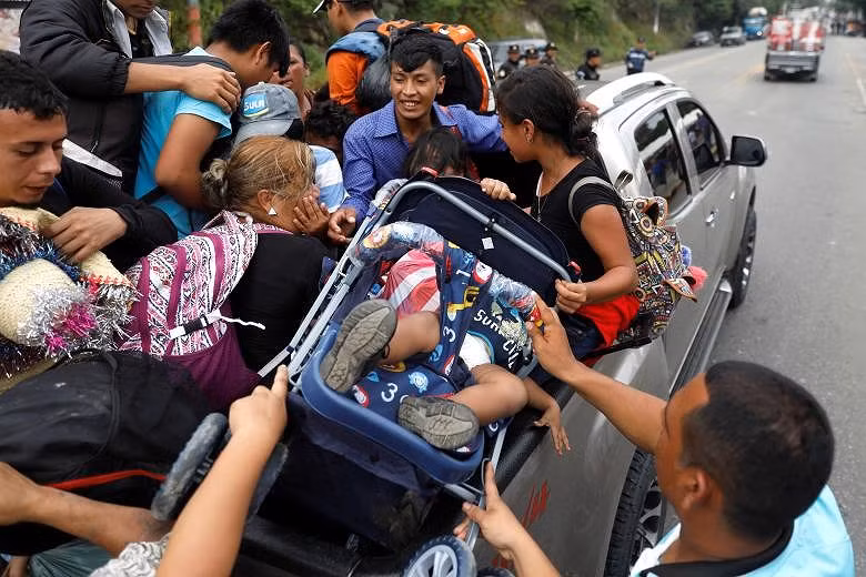 Người di cư Honduras chạy trốn đói nghèo, ầm ầm đổ về biên giới Mỹ