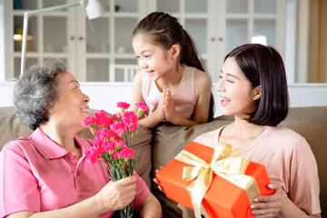 Đừng đợi đến ngày lễ mới hỏi mẹ thích gì