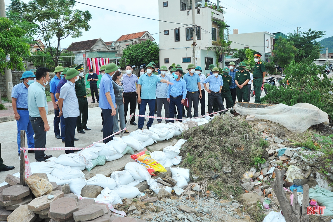 Chủ tịch UBND tỉnh: Bão số 5 diễn biến phức tạp, thực hiện tốt “4 tại chỗ” để ứng phó kịp thời, hiệu quả