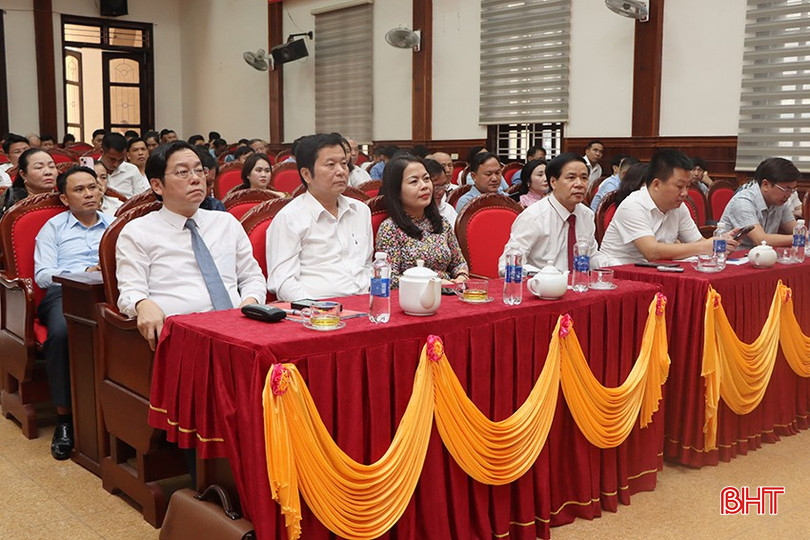 Đại biểu tham dự lễ gặp mặt.