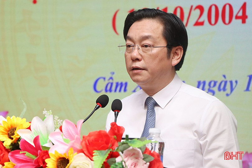 Bí thư Huyện ủy Cẩm Xuyên Nguyễn Văn Thành phát biểu tại lễ gặp mặt