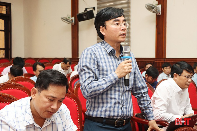 Bí thư Đảng ủy xã Cẩm Vịnh Nguyễn Siêu Cường: Điều chỉnh quy hoạch chung xây dựng xã Nam Phúc Thăng giai đoạn 2020-2030 và đề xuất dự án xây dựng công viên nghĩa trang Thiên Cầm đáp ứng yêu cầu, nhiệm vụ chung; đề nghị huyện sớm triển khai thực hiện.