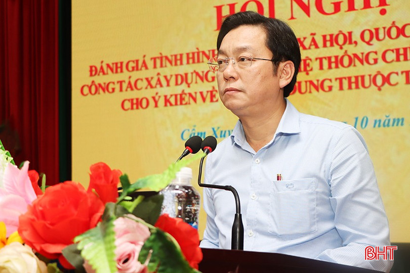 Bí thư Huyện ủy Cẩm Xuyên Nguyễn Văn Thành kết luận hội nghị.