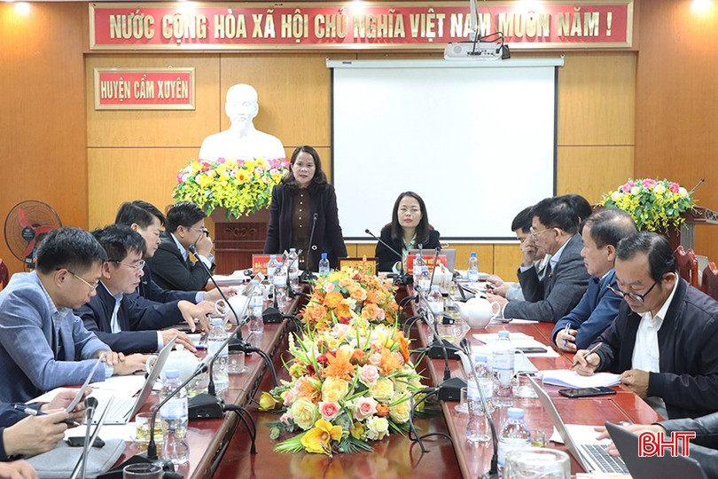 Đại biểu tham gia thảo luận tổ.