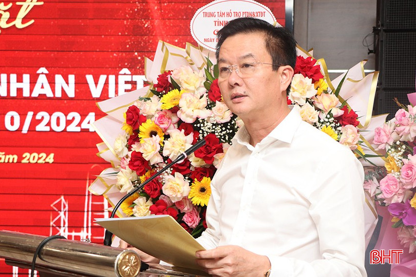 Phó Chủ tịch UBND tỉnh Trần Báu Hà phát biểu tại chương trình gặp mặt.