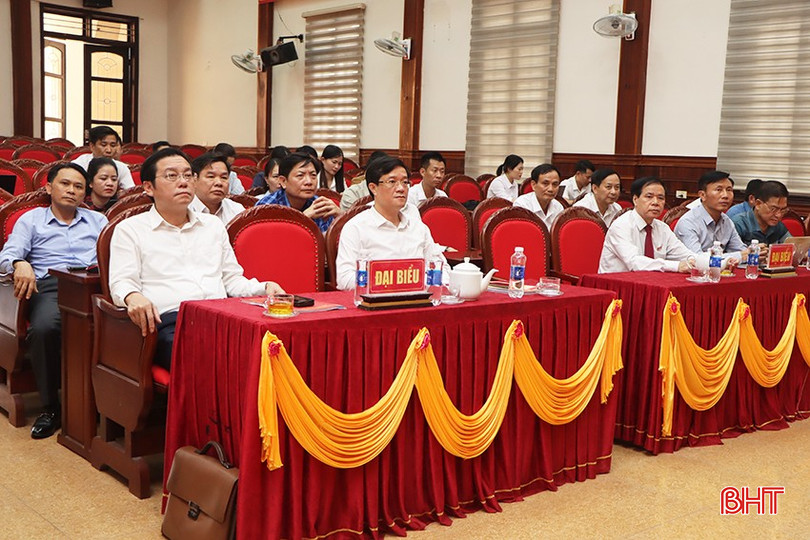 Đại biểu tham dự kỳ họp.