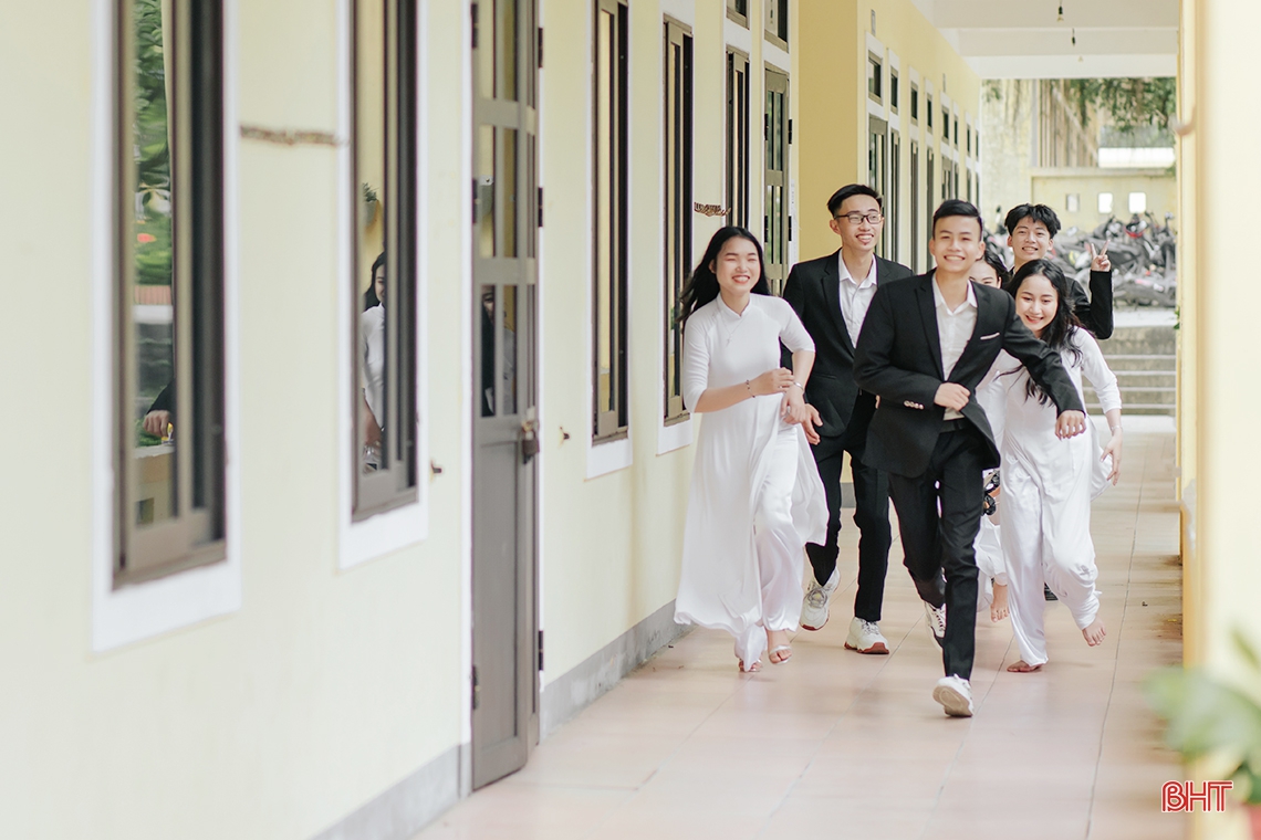 Học sinh Hà Tĩnh lưu giữ tuổi hoa niên trong những tấm hình