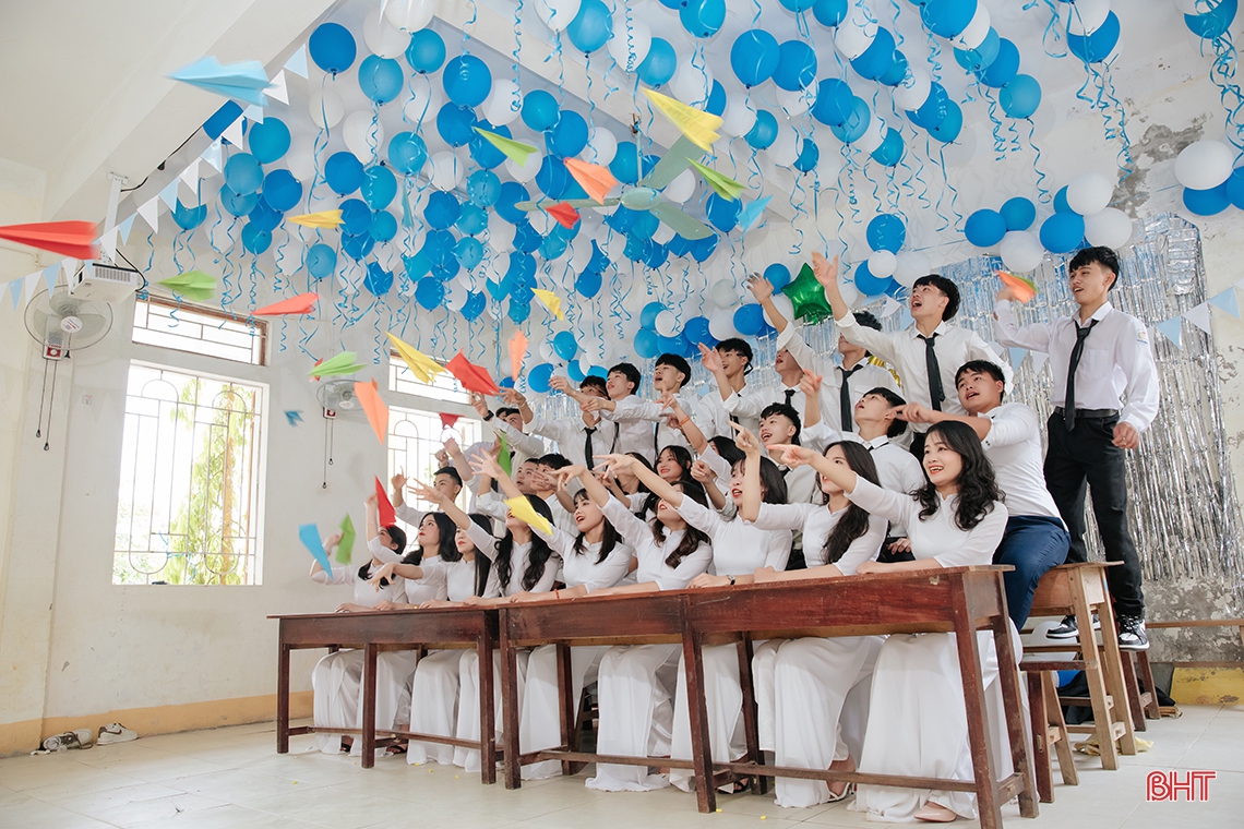 Học sinh Hà Tĩnh lưu giữ tuổi hoa niên trong những tấm hình