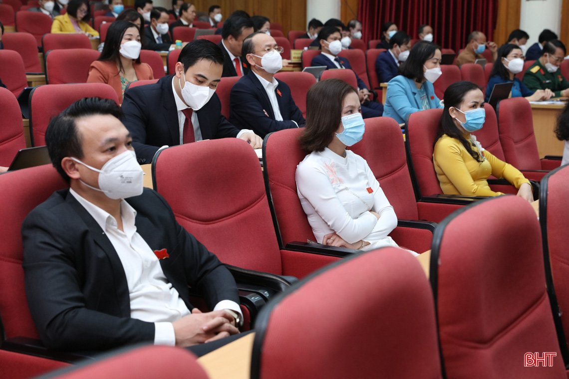 Đại biểu HĐND tỉnh Hà Tĩnh chất vấn các nội dung thuộc lĩnh vực đầu tư, nông nghiệp, lao động