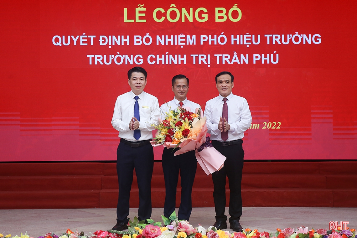 Công bố quyết định bổ nhiệm Phó Hiệu trưởng Trường Chính trị Trần Phú Hà Tĩnh