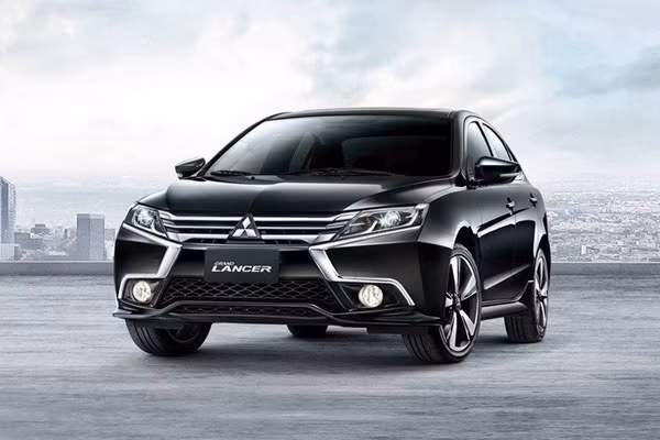 mitsubishi lancer phien ban moi trinh lang gia tu 502 trieu