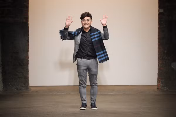 nha thiet ke viet trinh dien tai new york fashion week