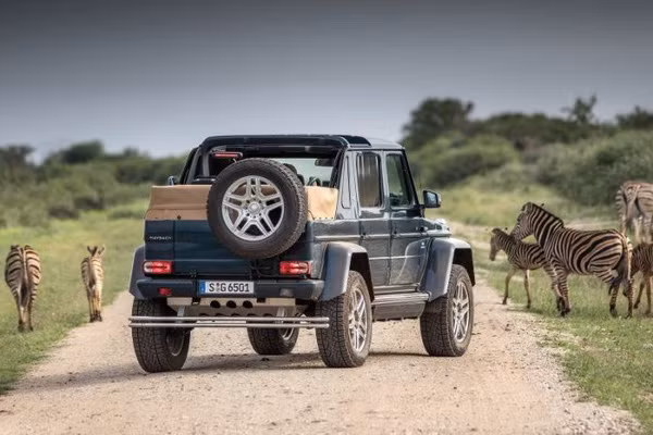can canh suv sieu sang mercedes maybach g650 landaulet tu trong ra ngoai