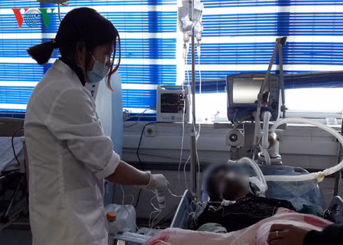 7 nguoi chet 11 nguoi cap cuu do ngo doc sau bua an toi