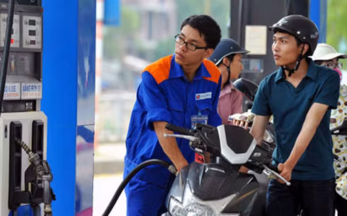gia xang tang len muc 18 000 dong lit tu 15h chieu nay