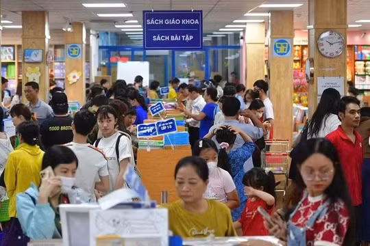 Bộ GD&ĐT nêu nguyên nhân thiếu sách giáo khoa, khẳng định không để lặp lại