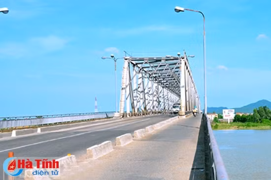 bai ca thong nhat tren ben thuy