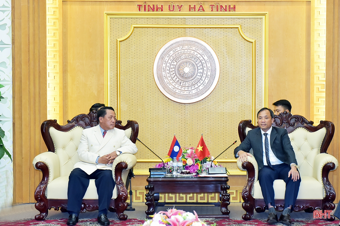Tăng cường hợp tác giáo dục, y tế, nông nghiệp giữa Hà Tĩnh và Savannakhet