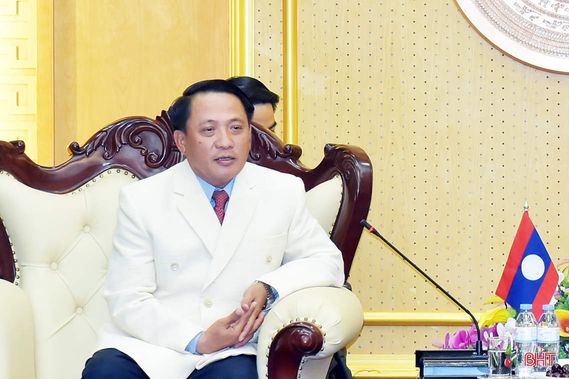Tăng cường hợp tác giáo dục, y tế, nông nghiệp giữa Hà Tĩnh và Savannakhet