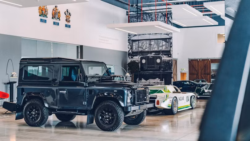 Một vòng trung tâm xe cổ lớn nhất của Jaguar Land Rover