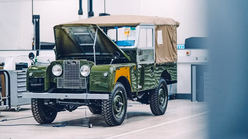 Một vòng trung tâm xe cổ lớn nhất của Jaguar Land Rover