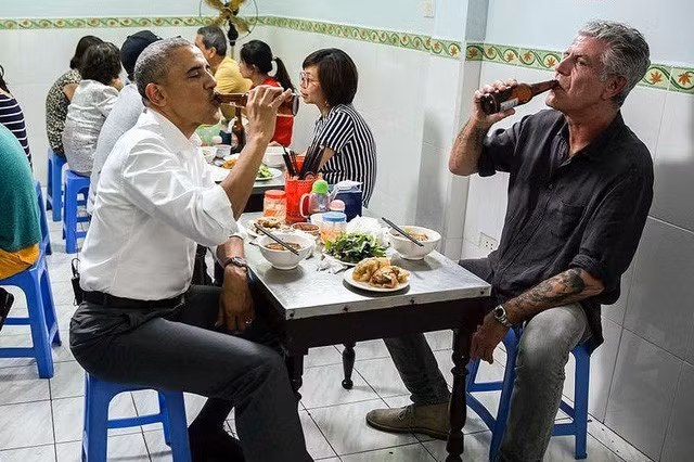 Người ăn bún chả với ông Obama ở Việt Nam qua đời ở tuổi 61