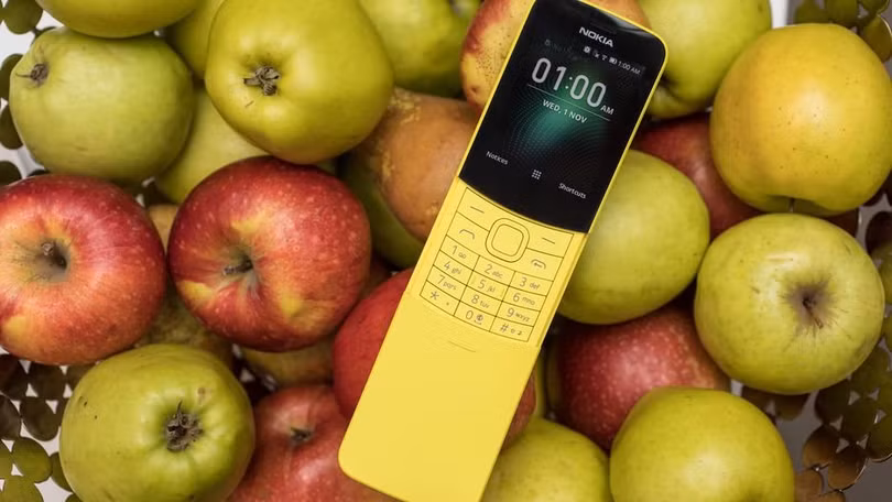 Cuối cùng Nokia 8110 màu vàng chuối cũng được bán tại Việt Nam