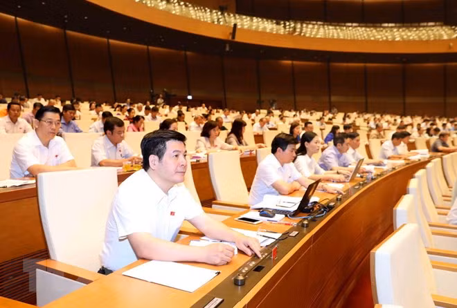 Quốc hội biểu quyết thông qua dự thảo Luật Quốc phòng sửa đổi