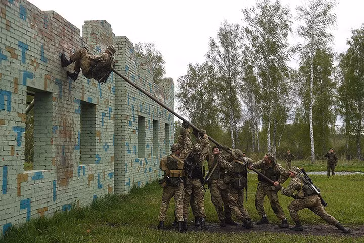 Ảnh: Trinh sát Nga đọ sức tại thao trường Koltsovo ở Novosibirsk