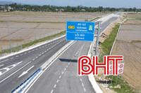 Biển báo ở nút giao cao tốc qua Hà Tĩnh vẫn "đánh đố" tài xế 