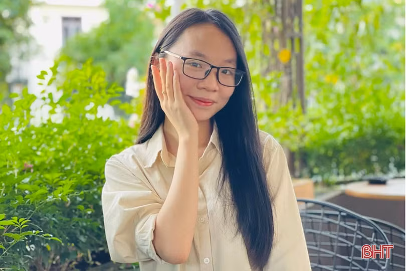 Nữ thủ khoa khối C ở Hà Tĩnh: “Bố vất vả nên em phải nỗ lực học thật giỏi”!