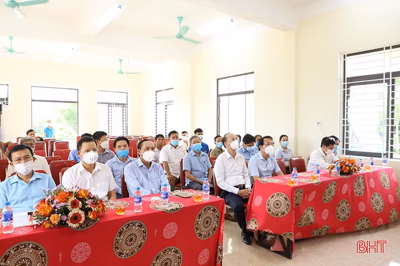 Khánh thành 2 nhà văn hóa cộng đồng kết hợp tránh trú bão, lũ ở Nghi Xuân