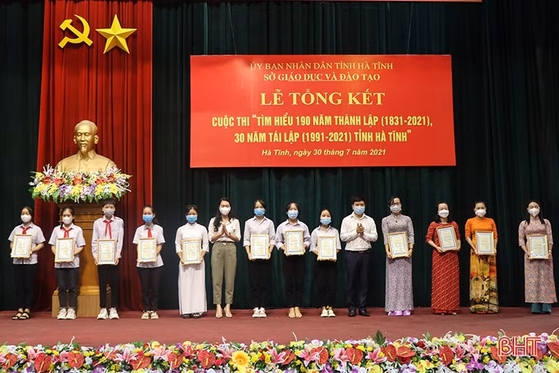 Trao 65 giải Cuộc thi Tìm hiểu 190 năm thành lập, 30 năm tái lập tỉnh” ngành GD&ĐT Hà Tĩnh
