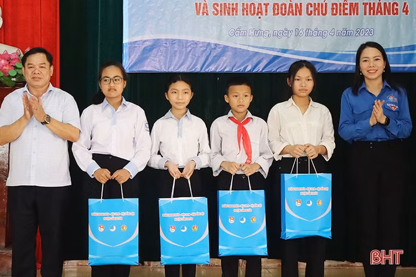 Tuổi trẻ Cẩm Xuyên tham gia diễn đàn “Hà Huy Tập - người cộng sản kiên trung”