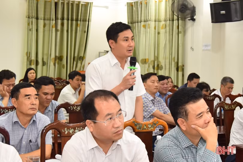 Nghe báo cáo đồ án quy hoạch chung thị trấn Lộc Hà và vùng phụ cận 