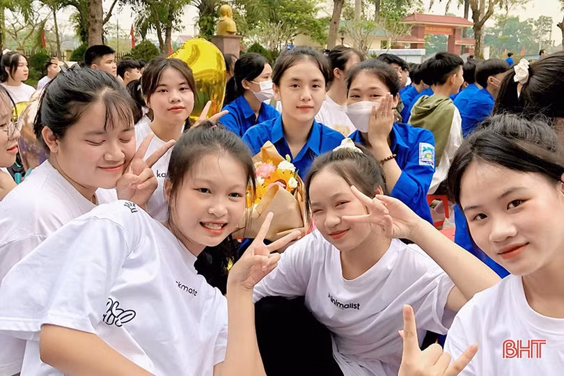 Nữ sinh nhất tỉnh môn Văn lớp 10 theo đuổi ước mơ MC truyền hình