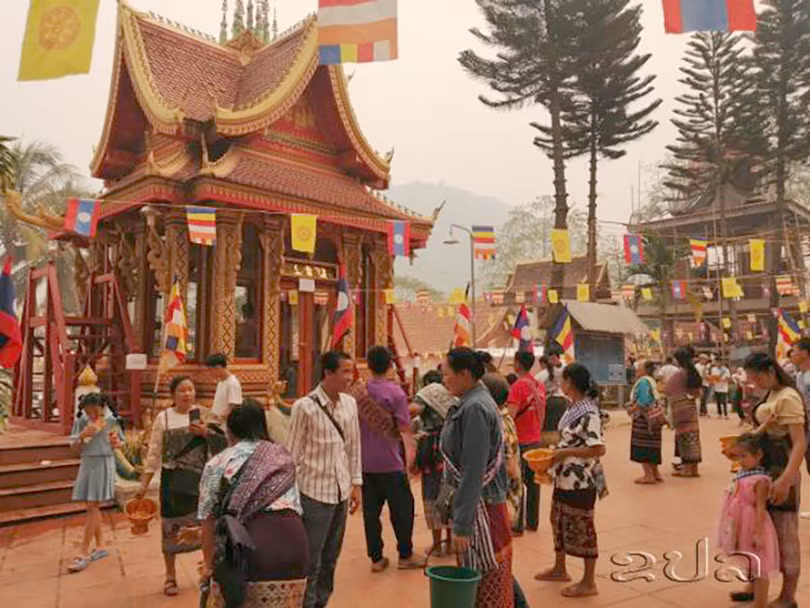 Người dân Lào vui đón tết Bunpimay