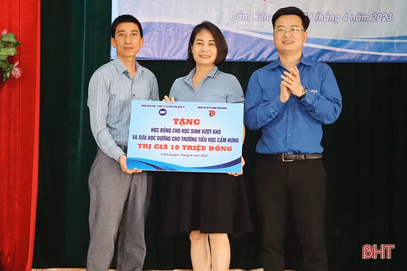 Tuổi trẻ Cẩm Xuyên tham gia diễn đàn “Hà Huy Tập - người cộng sản kiên trung”