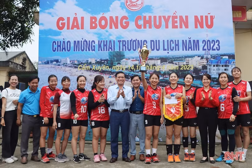 Hấp dẫn Giải Bóng chuyền nữ huyện Cẩm Xuyên