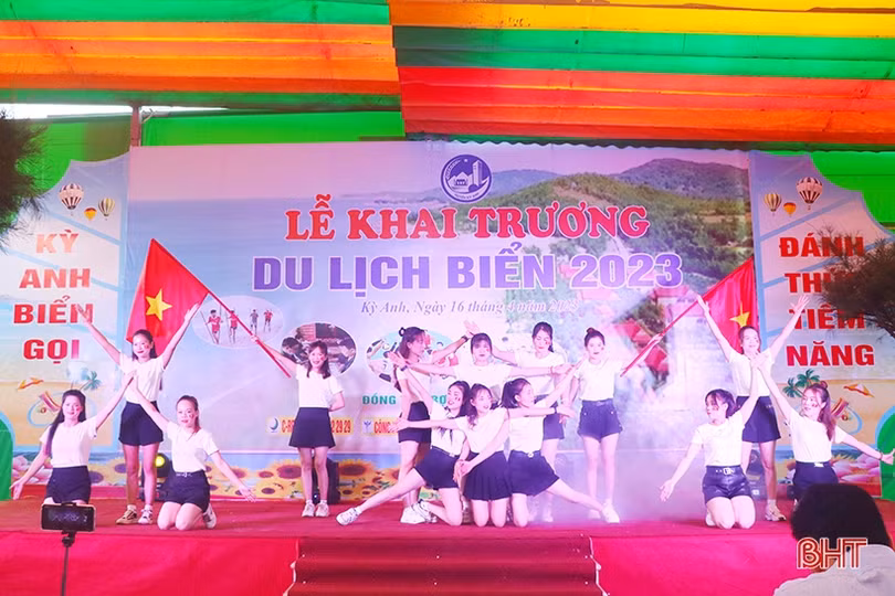 Huyện Kỳ Anh khai trương mùa du lịch biển năm 2023