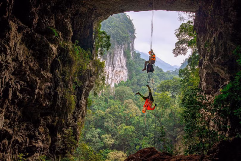 Sống trong hang suốt 500 ngày