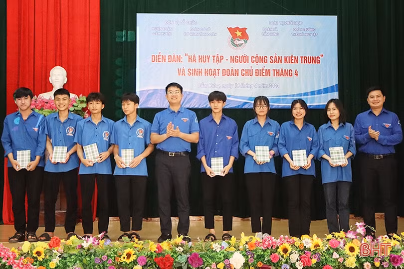 Tuổi trẻ Cẩm Xuyên tham gia diễn đàn “Hà Huy Tập - người cộng sản kiên trung”