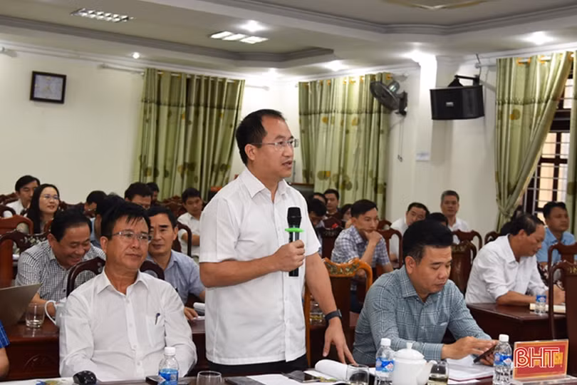 Nghe báo cáo đồ án quy hoạch chung thị trấn Lộc Hà và vùng phụ cận 