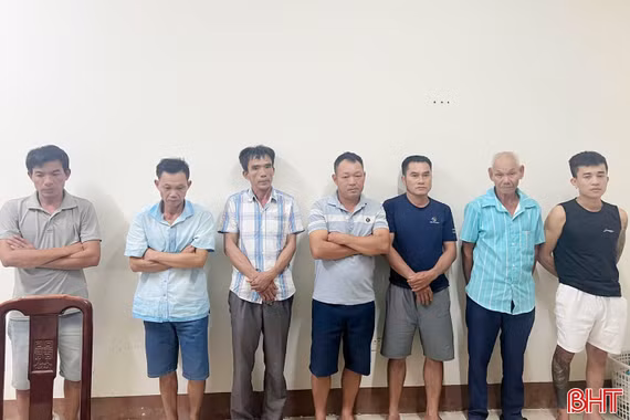 Khởi tố 8 bị can trong vụ đánh bạc tại xã Cẩm Hưng