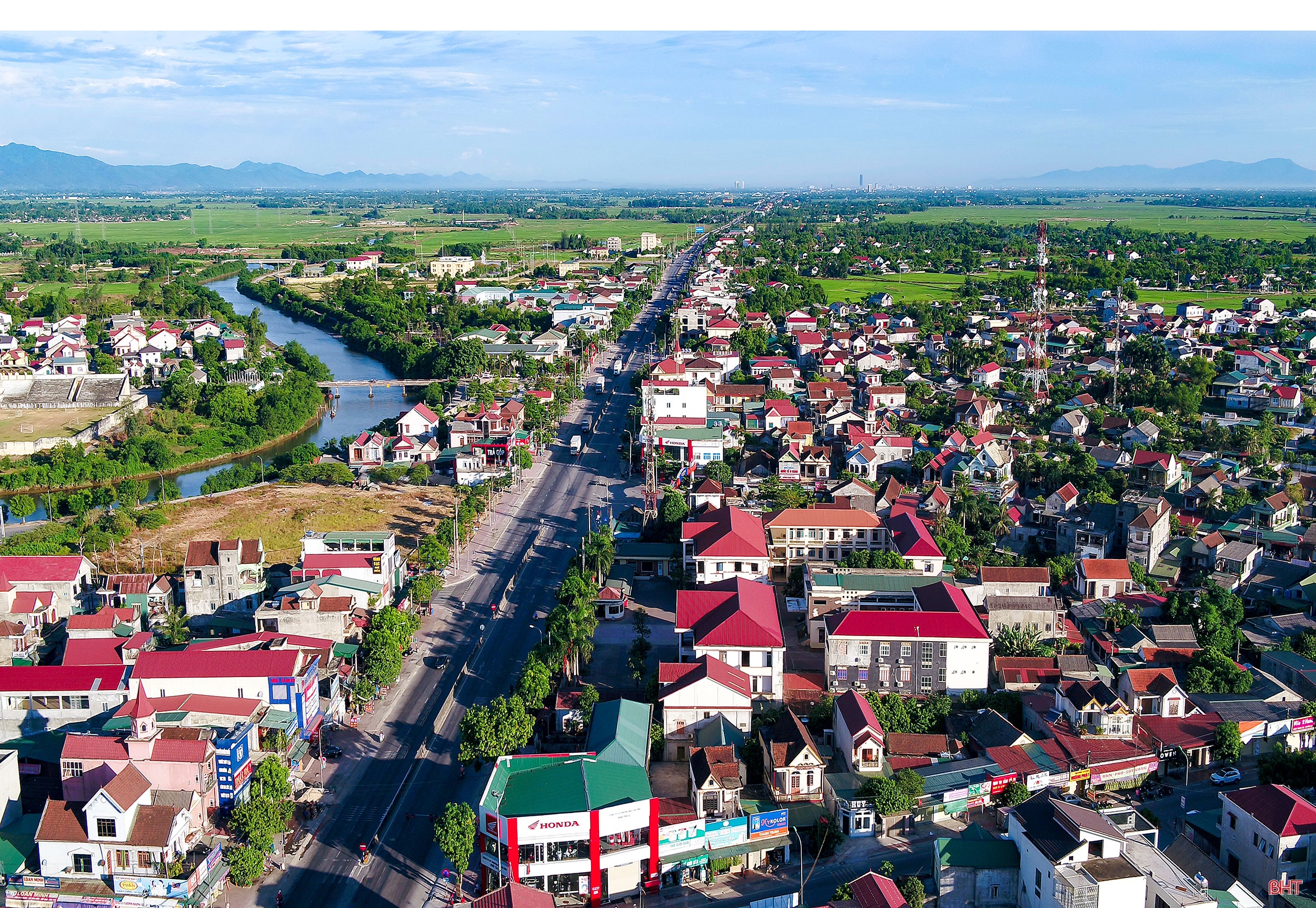 Phát huy truyền thống 180 năm, xây dựng huyện Cẩm Xuyên phát triển nhanh và bền vững