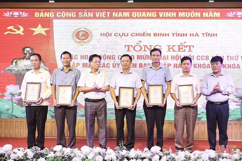 Hội CCB Hà Tĩnh khen thưởng các điển hình trong phong trào thi đua chào mừng đại hội