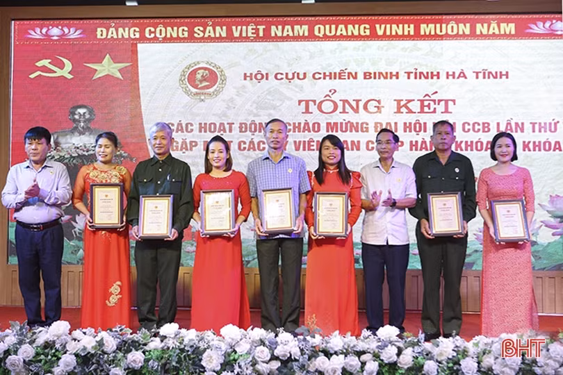 Hội CCB Hà Tĩnh khen thưởng các điển hình trong phong trào thi đua chào mừng đại hội
