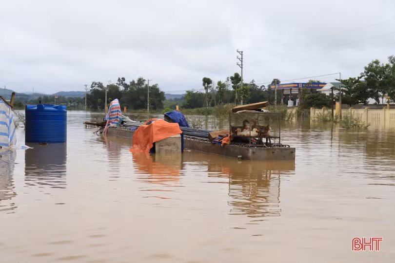 Cận cảnh nước lũ đang “bủa vây” nhiều xã ở Hà Tĩnh