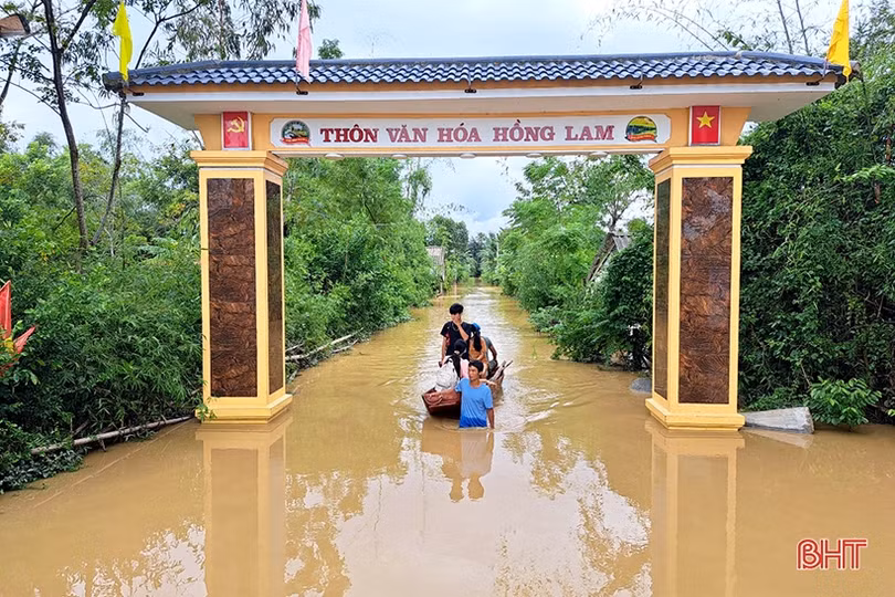Cận cảnh nước lũ đang “bủa vây” nhiều xã ở Hà Tĩnh